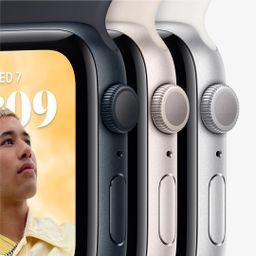 Apple Watch SE 2 GPS 40mm (корпус - серебристый, спортивный ремешок белого цвета)— фото №2